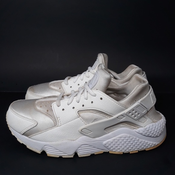 Nike Shoes - Nike Air Huarache Run Triple White Sz 9